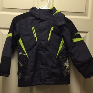 Boys size 7 Jacket-broken zipper